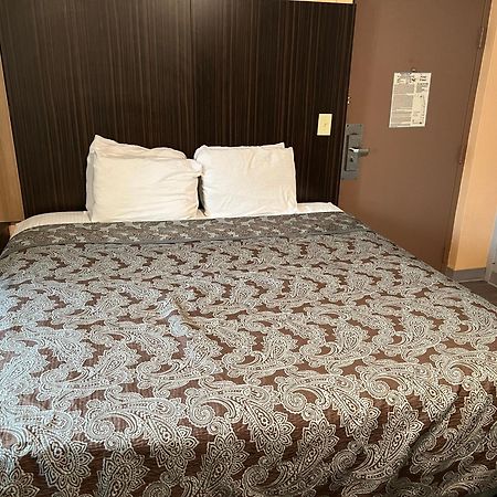 University Manor Inn Buffalo Bagian luar foto