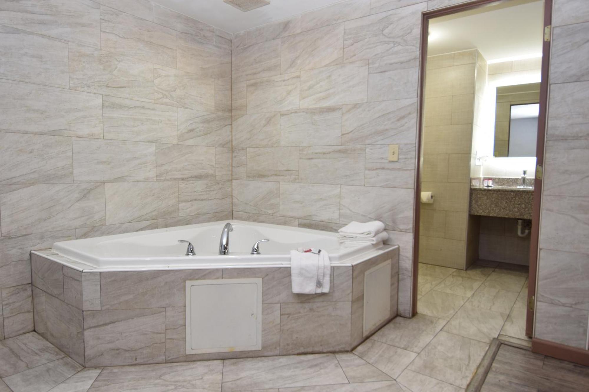 University Manor Inn Buffalo Bagian luar foto