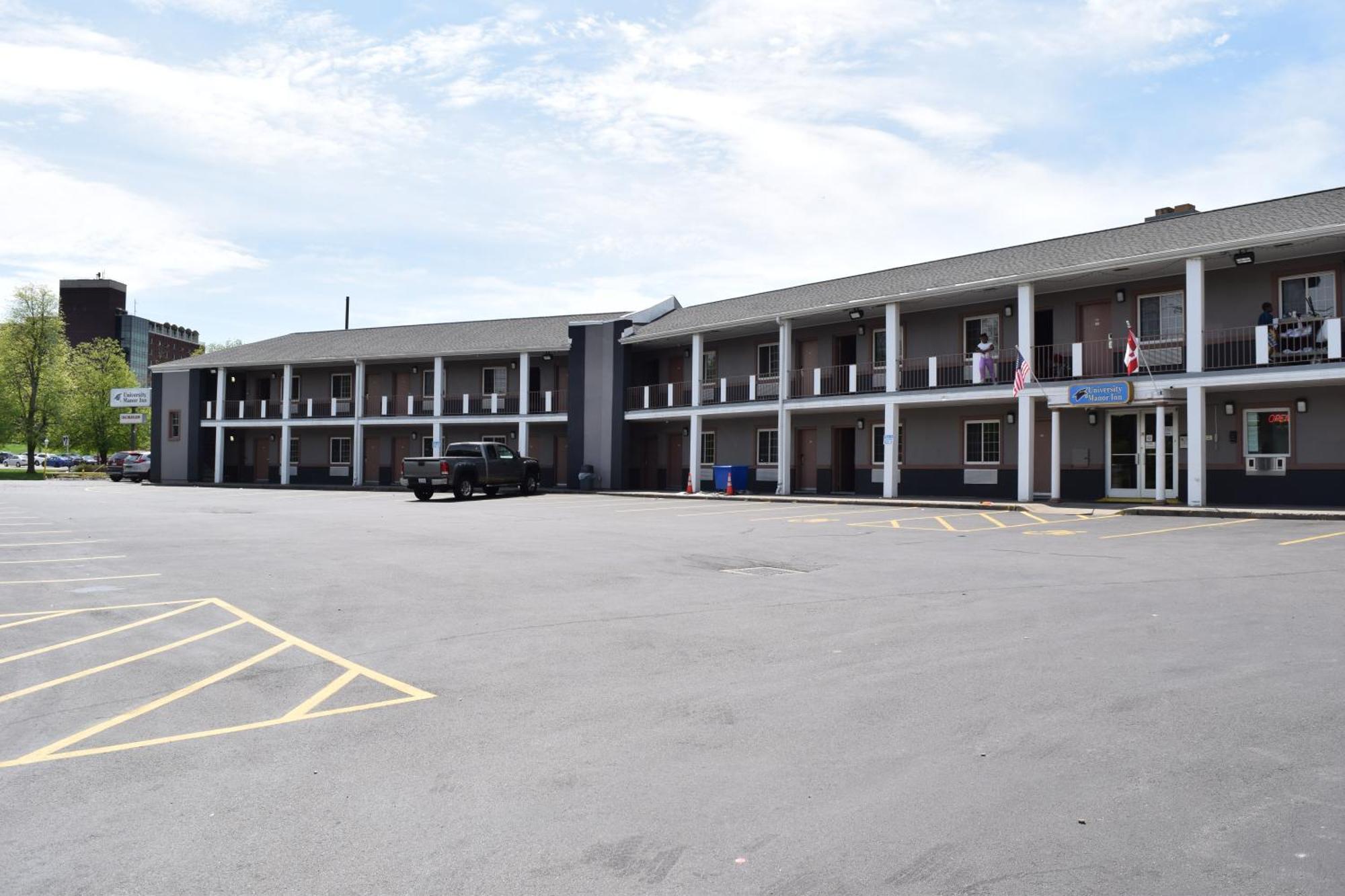 University Manor Inn Buffalo Bagian luar foto