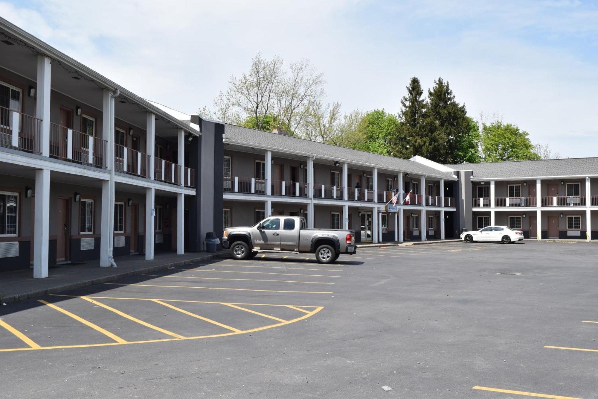 University Manor Inn Buffalo Bagian luar foto