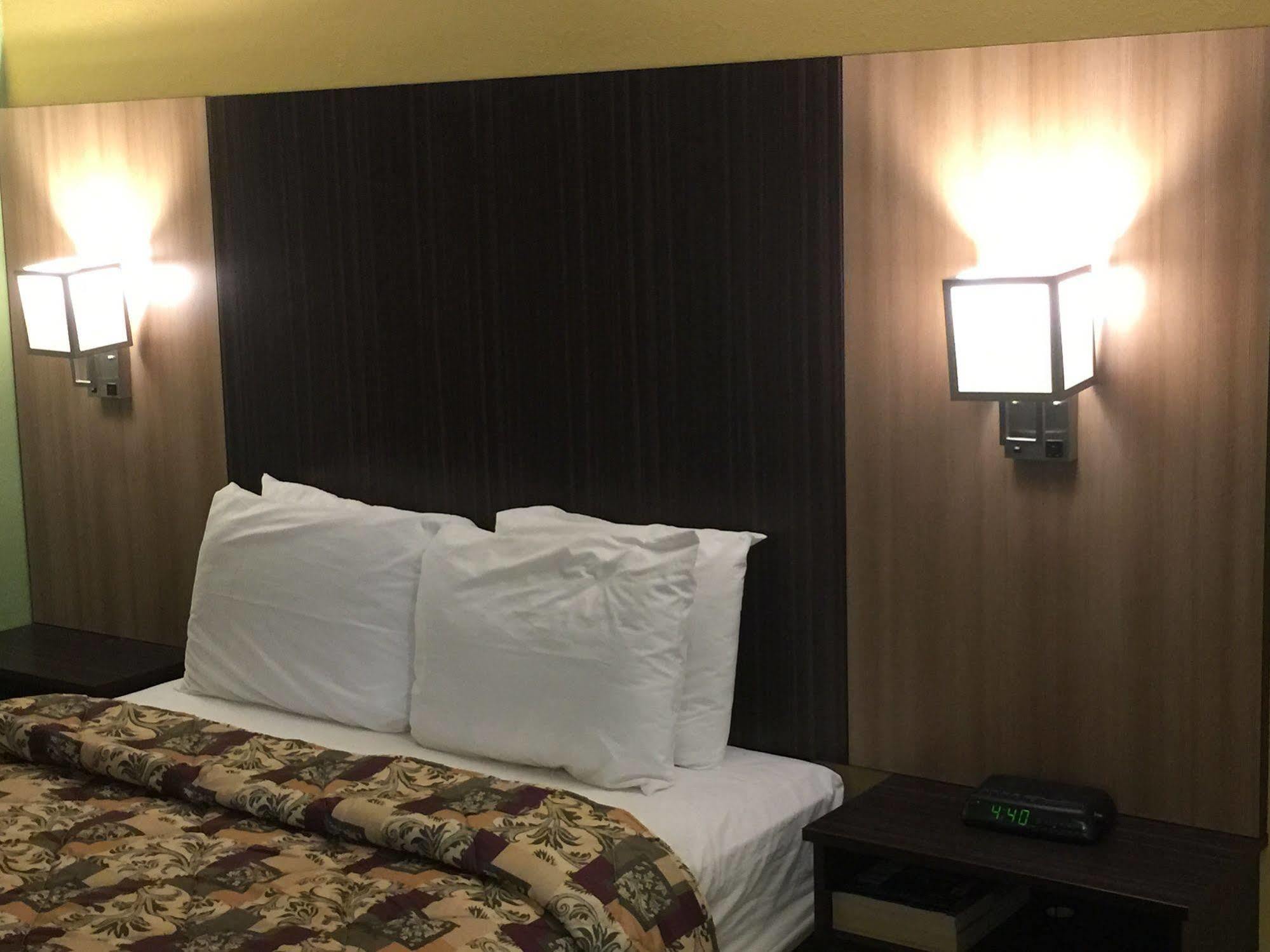 University Manor Inn Buffalo Bagian luar foto