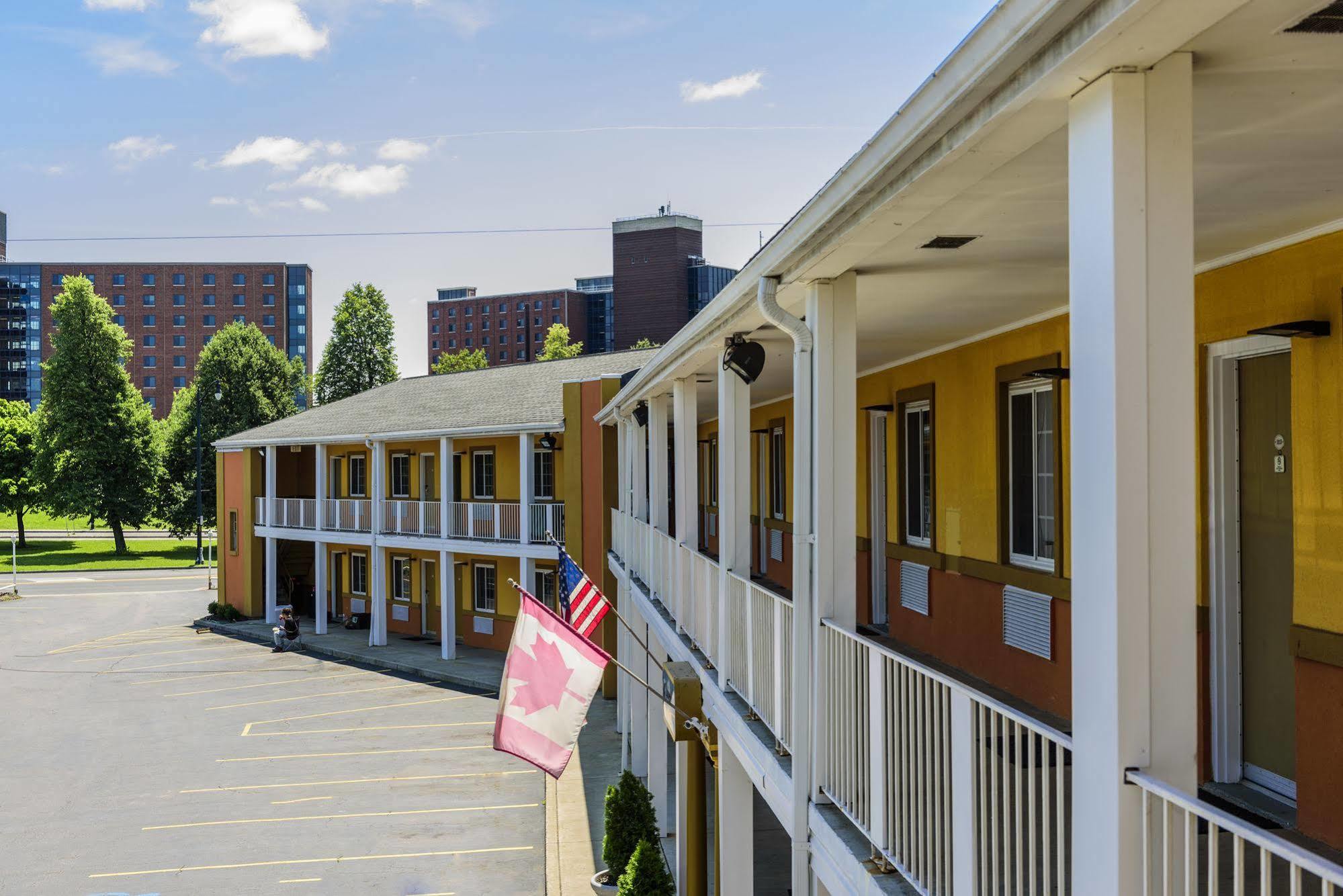 University Manor Inn Buffalo Bagian luar foto